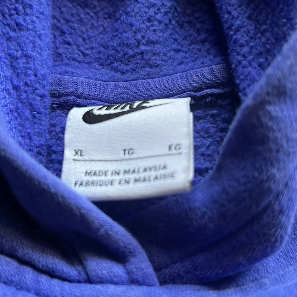 Nike Kids Purple Hoodie. Kangaroo Pouch. See flaw on pouch. XL